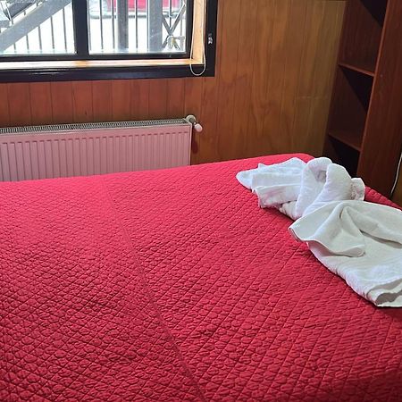 פואנטה ארנס Hostal Victoria מראה חיצוני תמונה