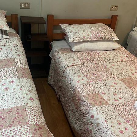 פואנטה ארנס Hostal Victoria מראה חיצוני תמונה