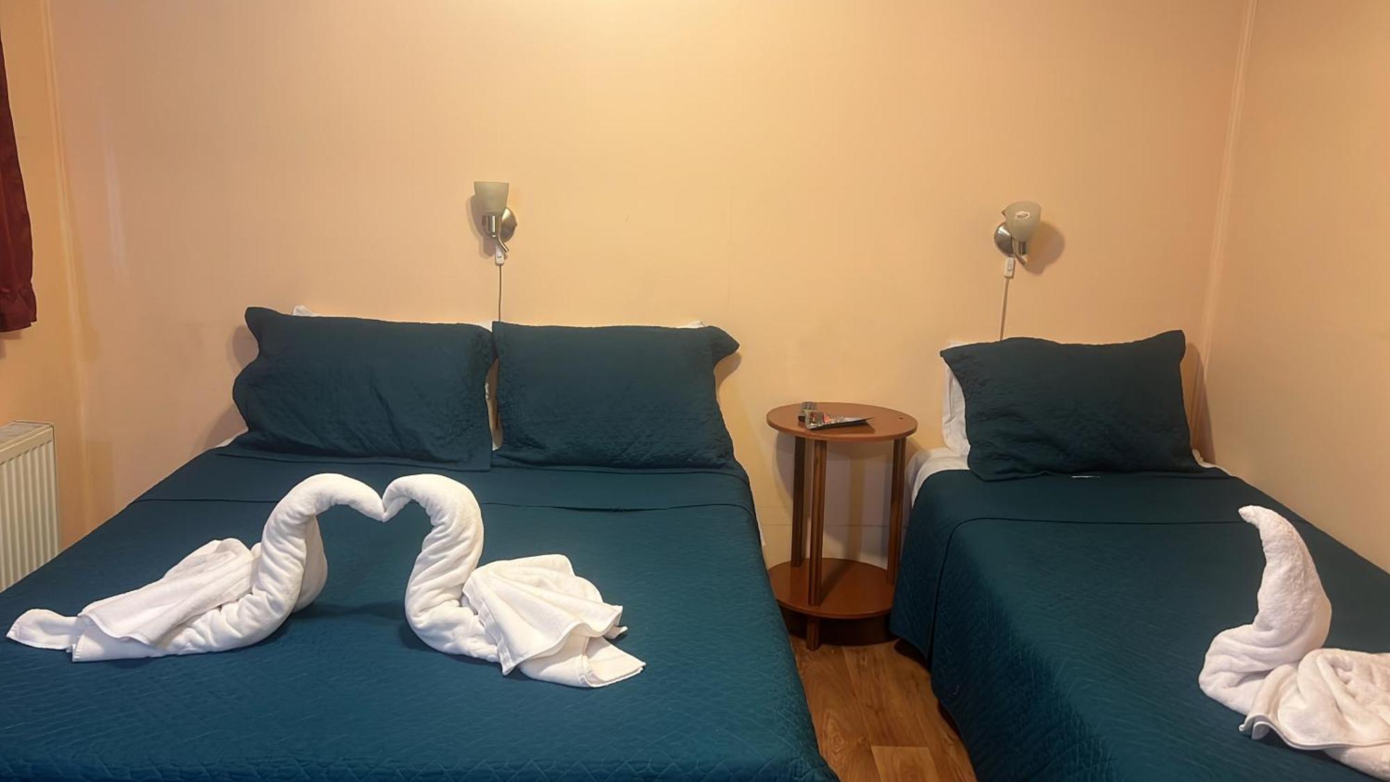 פואנטה ארנס Hostal Victoria מראה חיצוני תמונה