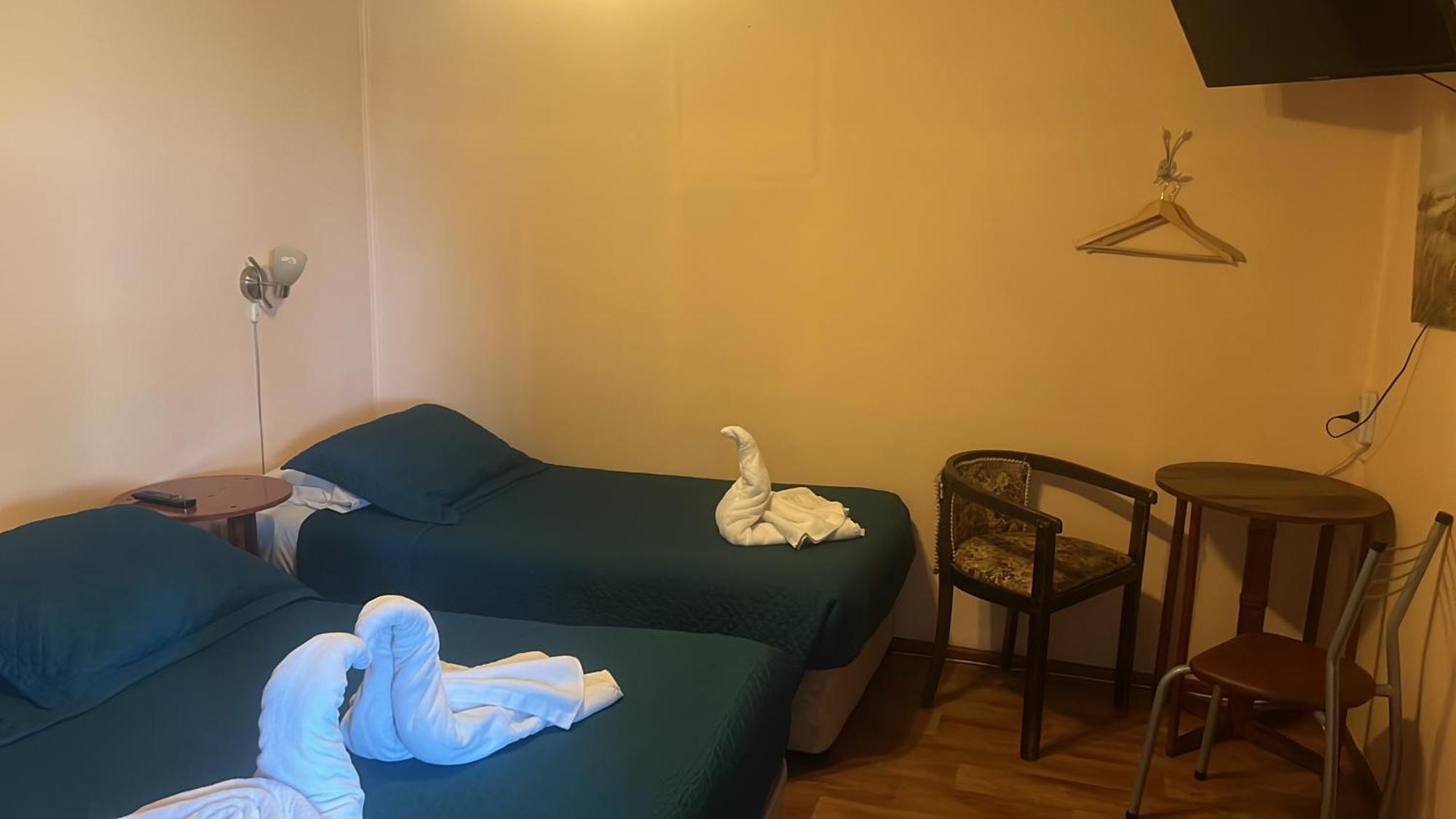 פואנטה ארנס Hostal Victoria מראה חיצוני תמונה