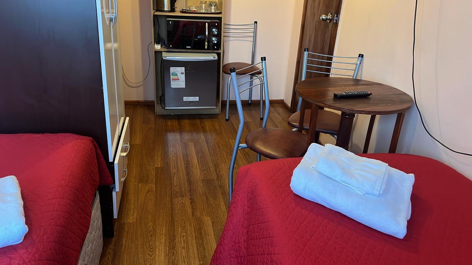 פואנטה ארנס Hostal Victoria מראה חיצוני תמונה