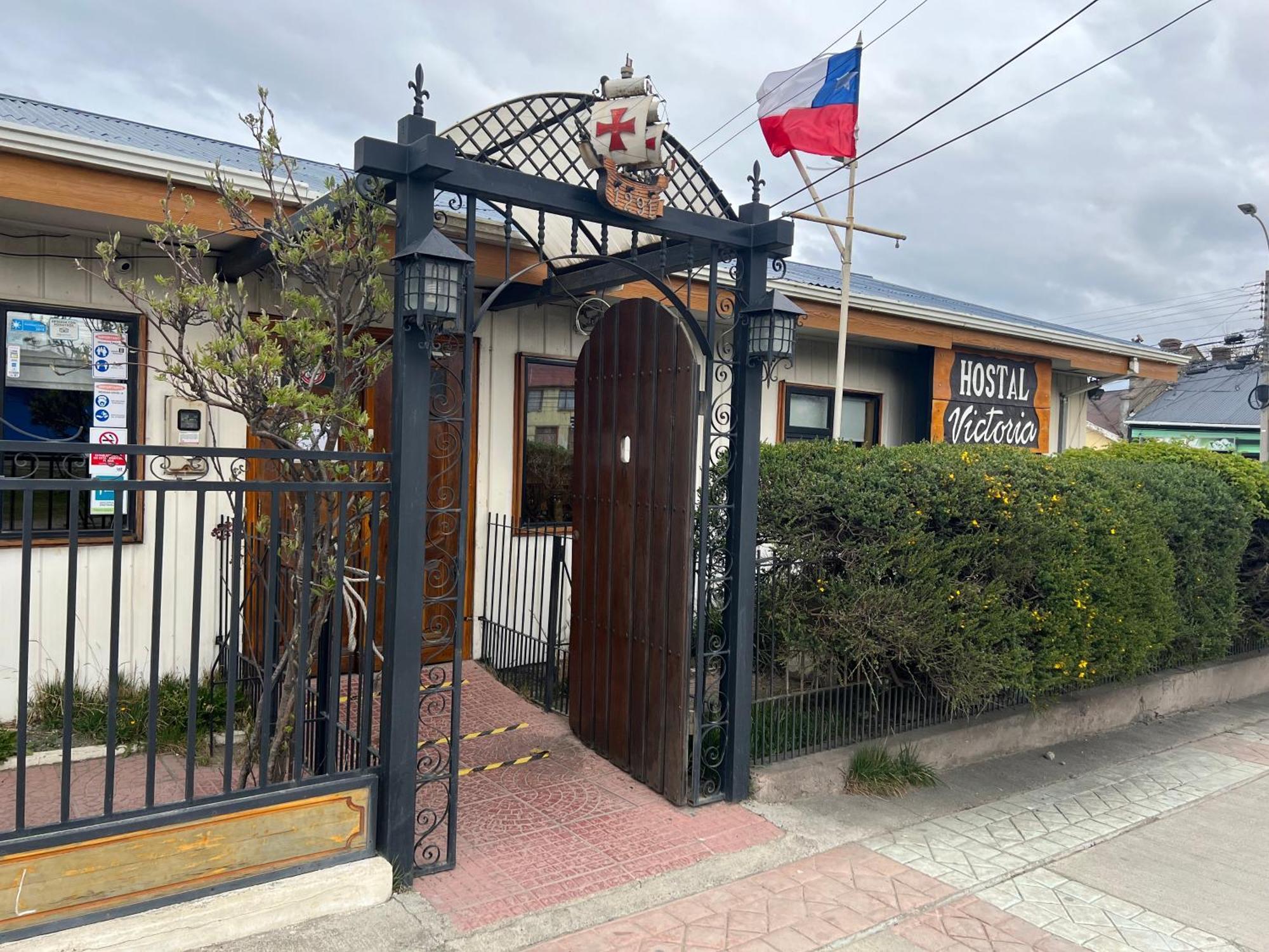 פואנטה ארנס Hostal Victoria מראה חיצוני תמונה