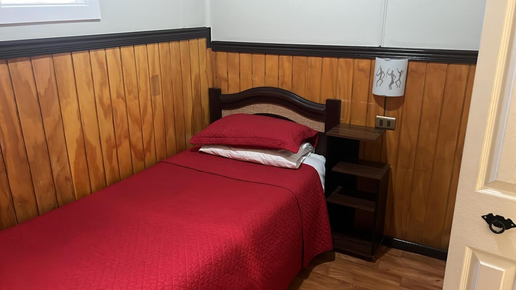 פואנטה ארנס Hostal Victoria מראה חיצוני תמונה