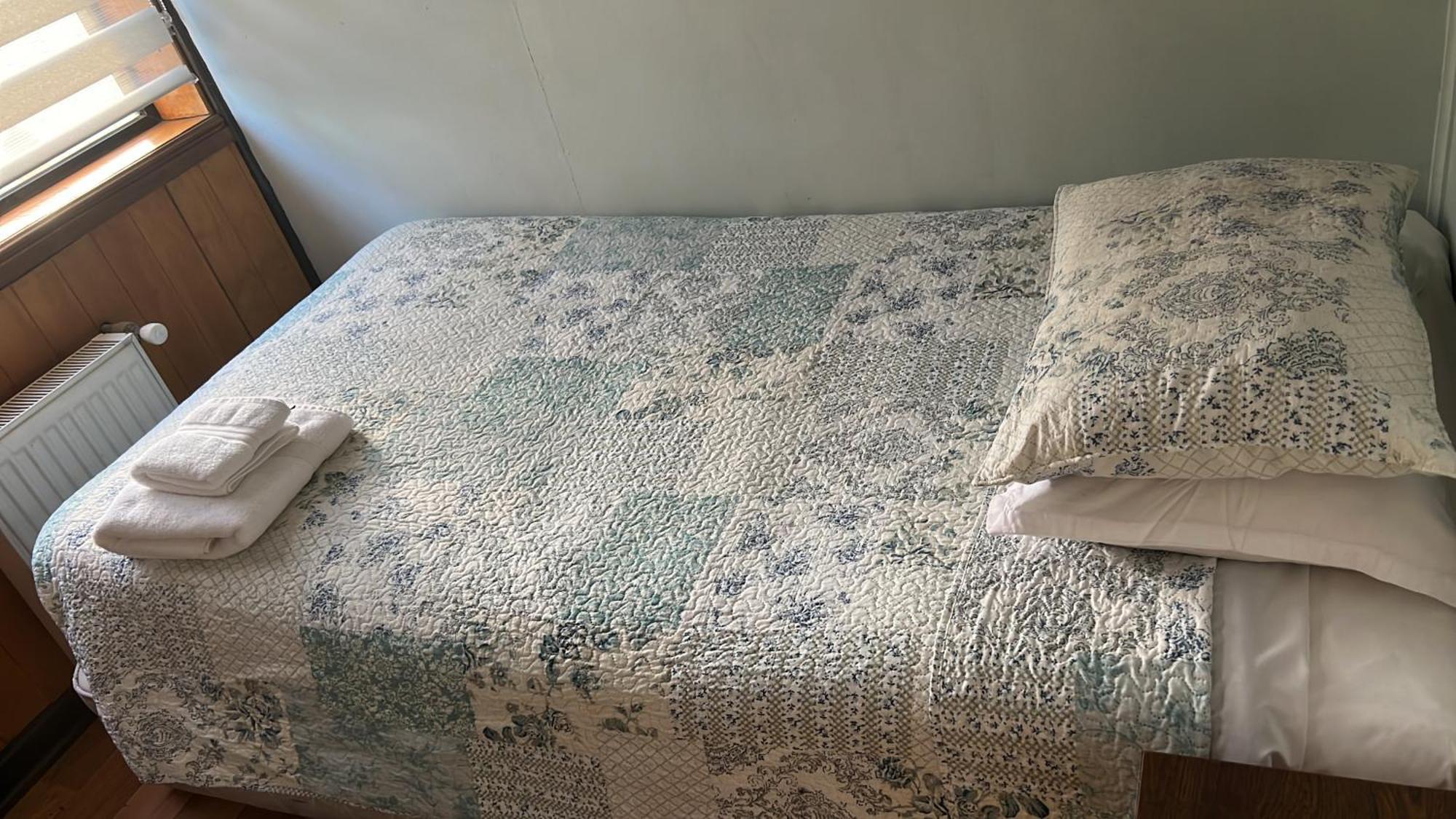 פואנטה ארנס Hostal Victoria מראה חיצוני תמונה