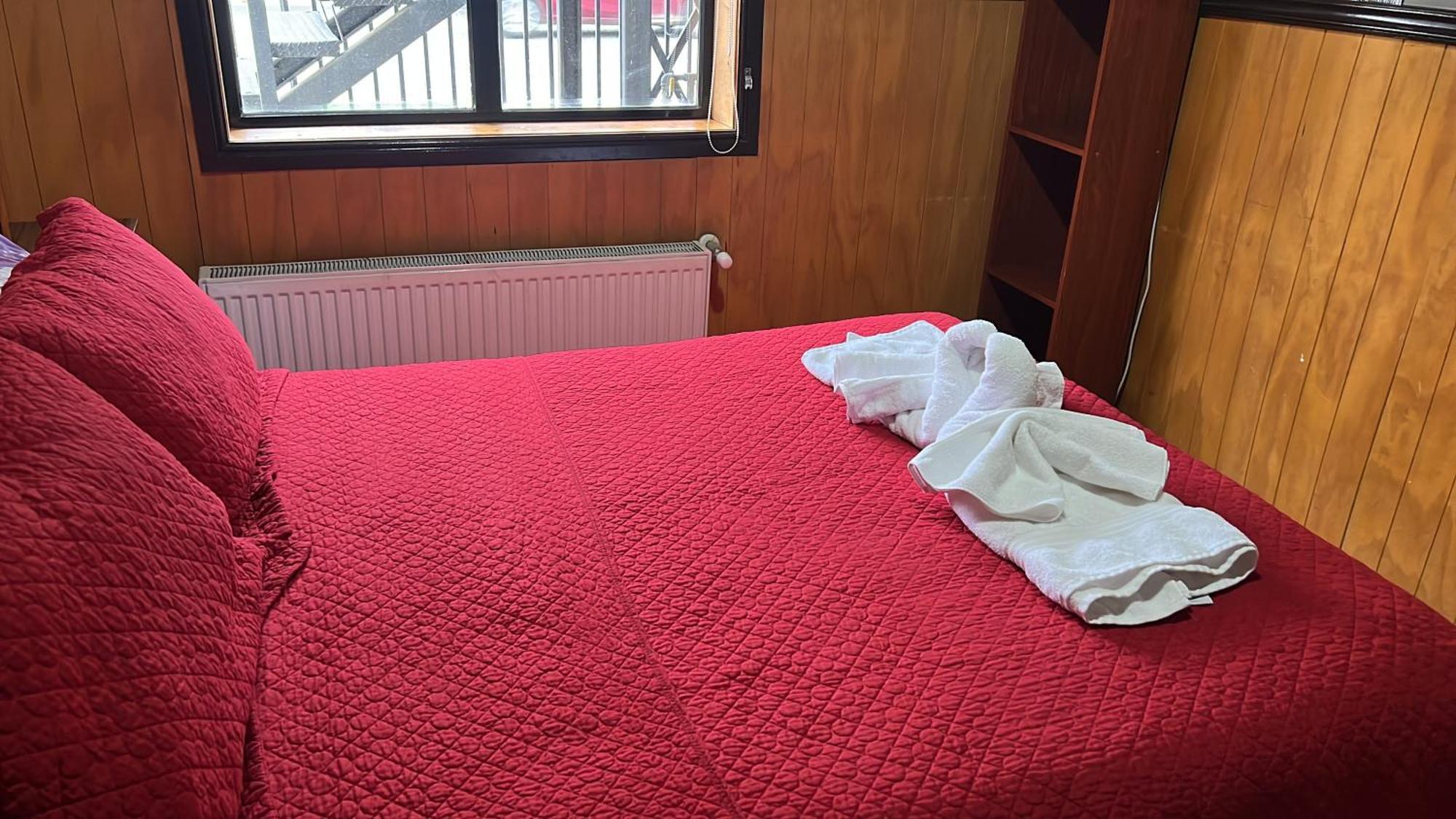 פואנטה ארנס Hostal Victoria מראה חיצוני תמונה