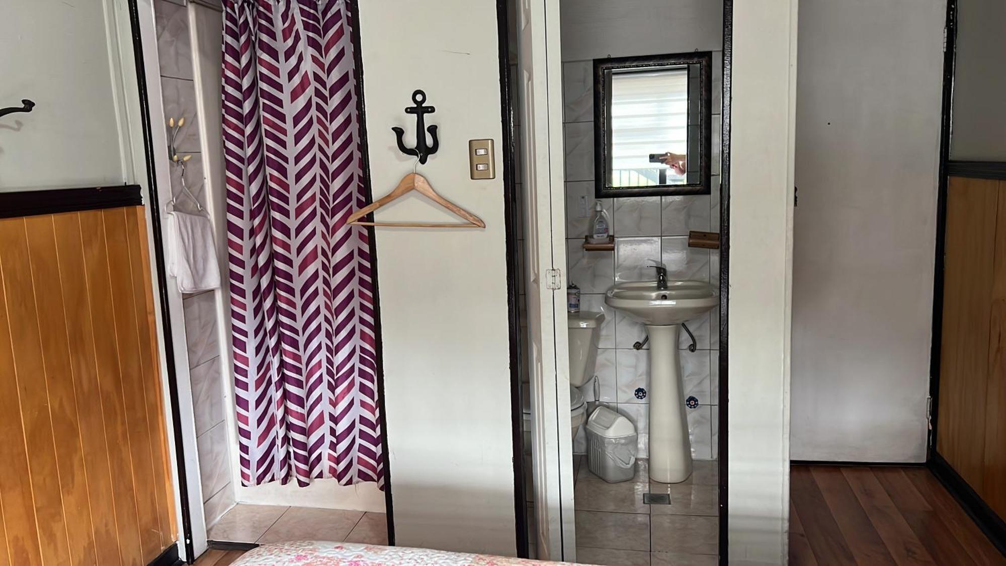 פואנטה ארנס Hostal Victoria מראה חיצוני תמונה