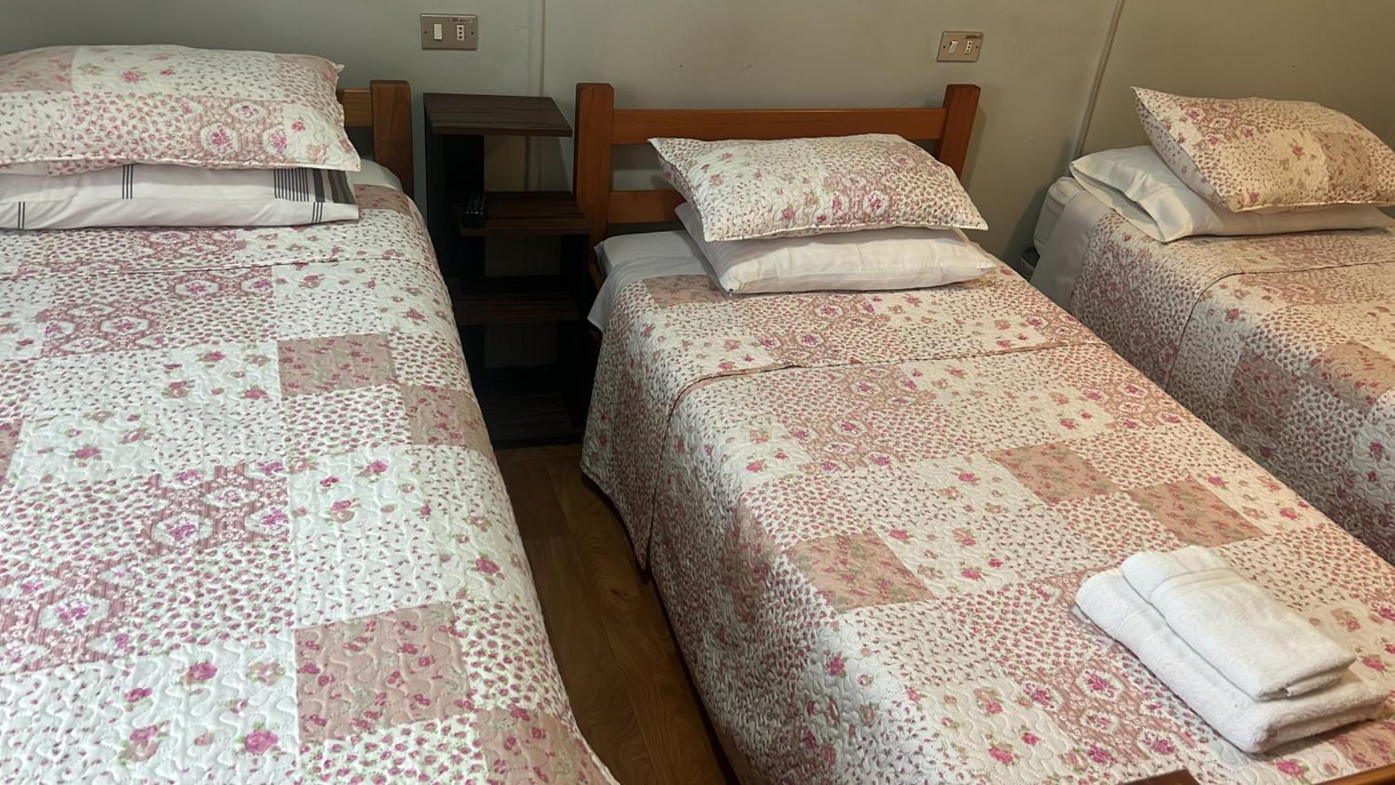 פואנטה ארנס Hostal Victoria מראה חיצוני תמונה